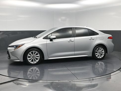 Used 2024 Toyota Corolla LE w/ LE Convenience Package FWD image 3