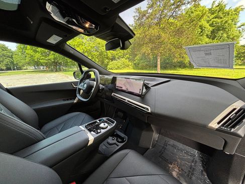 Used 2025 BMW iX xDrive50 AWD/4WD image 23