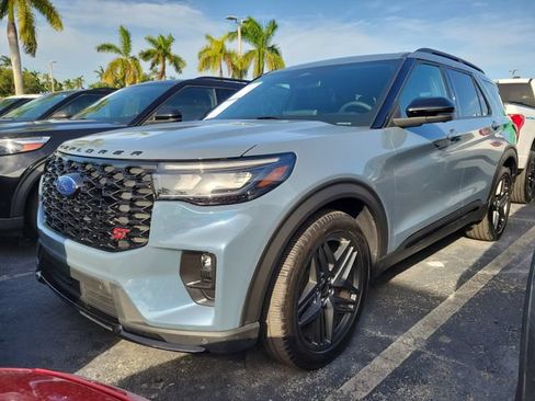 Used 2025 Ford Explorer ST AWD/4WD image 32