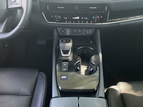 Used 2025 Nissan Rogue SV FWD image 15