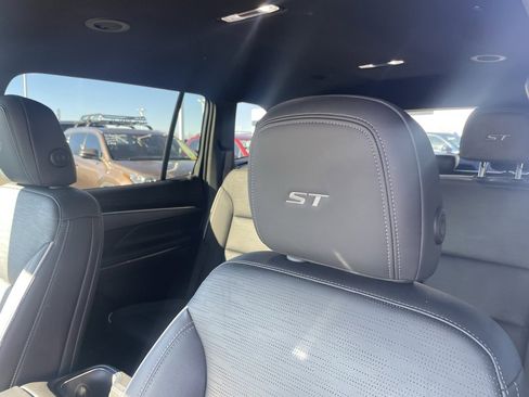 Used 2025 Buick Enclave Sport Touring image 21