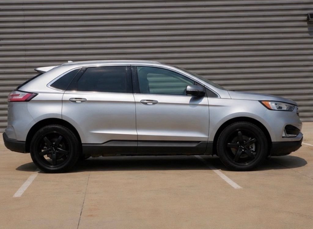 Used 2020 Ford Edge Titanium AWD/4WD image 2