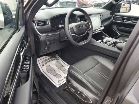 Used 2024 Jeep Wagoneer 4WD w/ Convenience Group I image 12