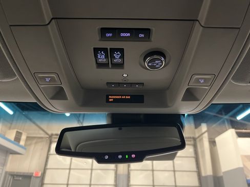 Used 2019 Chevrolet Suburban LT image 28