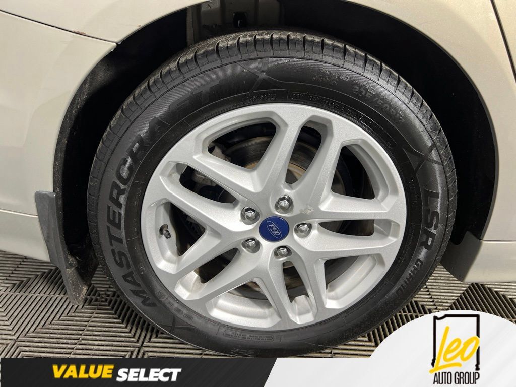 Used 2015 Ford Fusion SE FWD image 12
