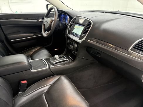 Used 2023 Chrysler 300 Touring L w/ Popular Equipment Group RWD image 25