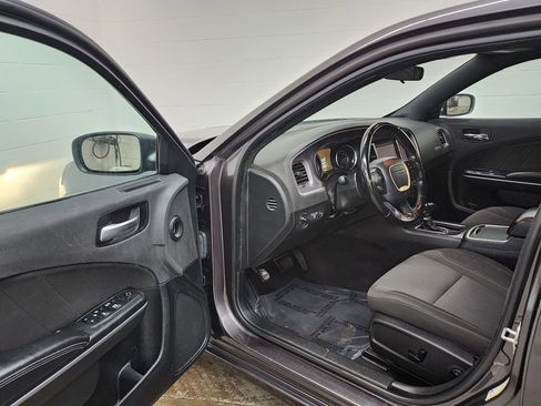 Used 2019 Dodge Charger SXT image 11