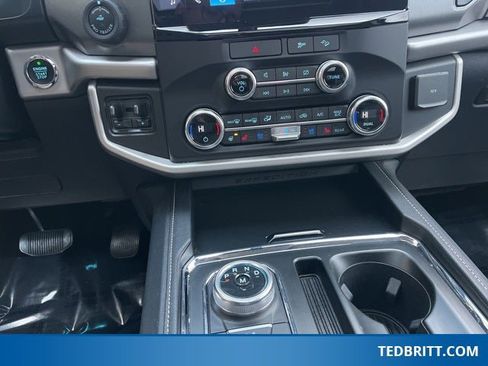 Used 2022 Ford Expedition XLT image 35