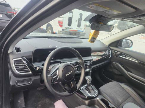 Used 2025 Kia Seltos S FWD image 10
