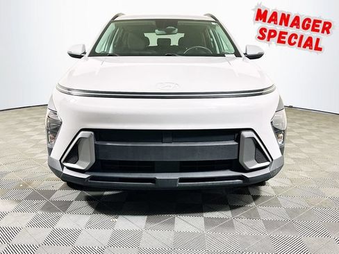 Used 2025 Hyundai Kona SEL FWD image 3