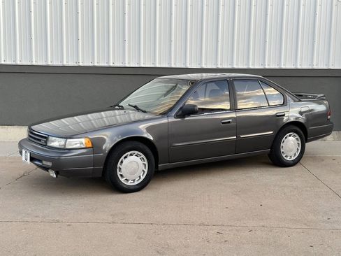 Used 1989 Nissan Maxima SE image 8