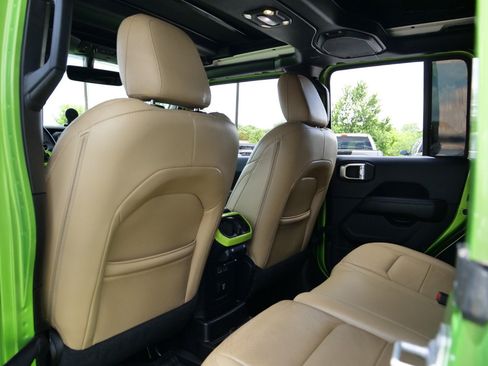 Used 2019 Jeep Wrangler Unlimited Sahara w/ Quick Order Package 24M Moab AWD/4WD image 27