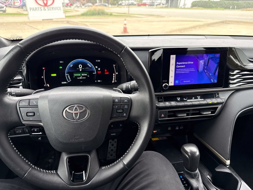 Used 2025 Toyota Camry SE FWD image 15