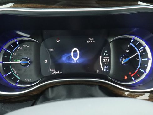 Used 2023 Chrysler Pacifica Limited image 34