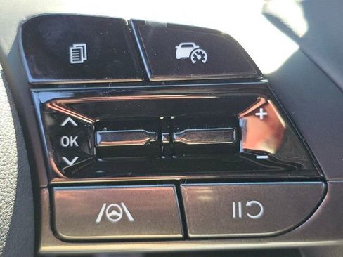 Certified 2025 Hyundai Elantra SEL image 12