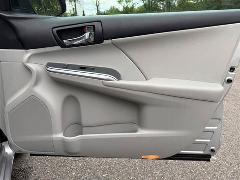 Used 2012 Toyota Camry XLE w/ Leather Pkg FWD image 36