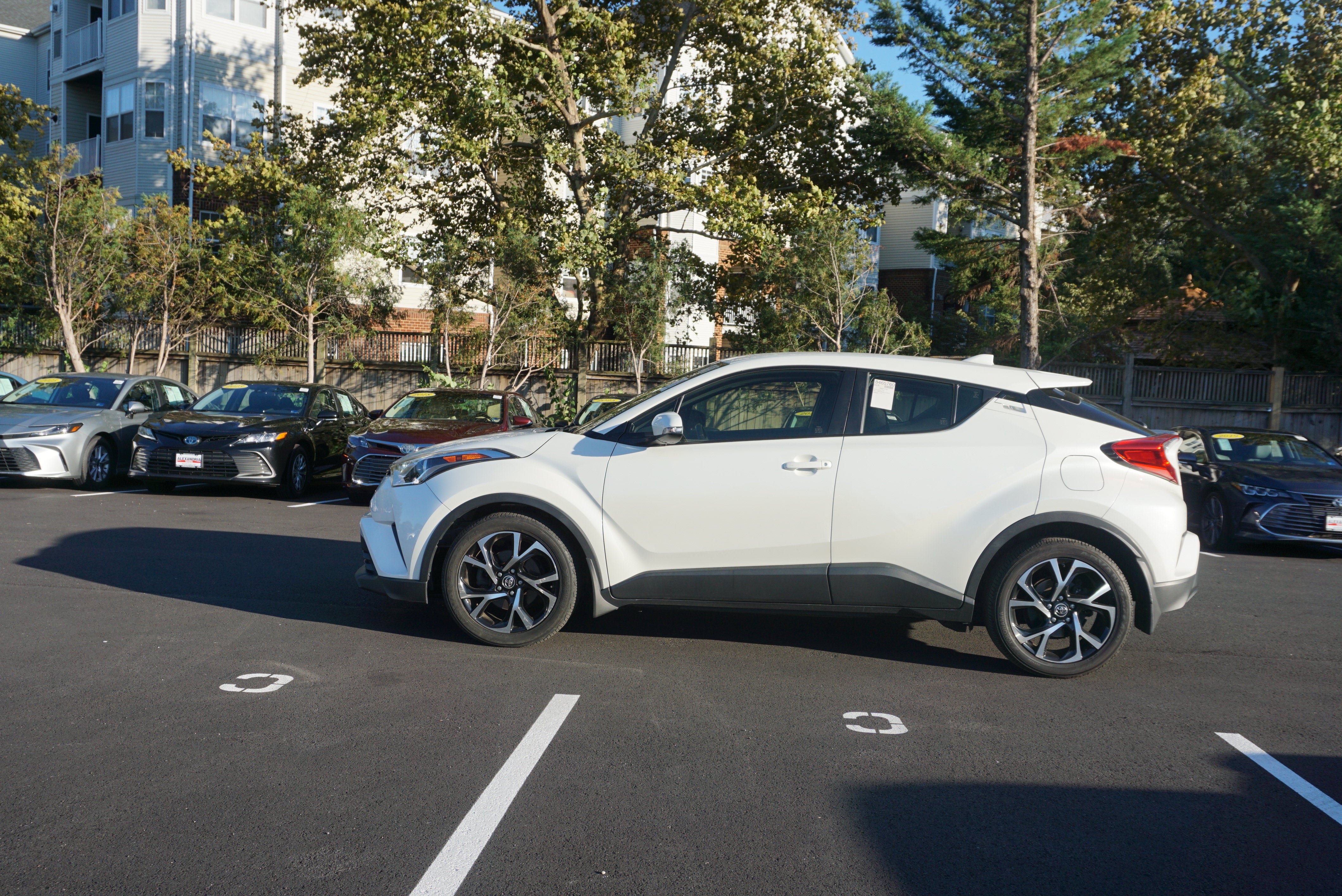 Used 2018 Toyota C-HR XLE FWD image 5