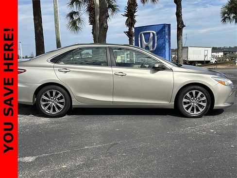 Used 2015 Toyota Camry XLE image 2