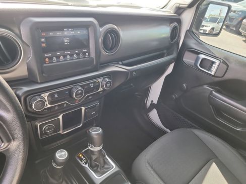 Certified 2022 Jeep Gladiator Sport image 17