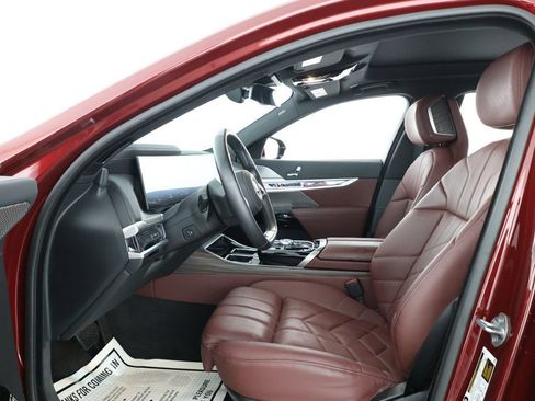 Used 2024 BMW i7 eDrive50 image 11