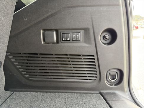 Used 2021 Chevrolet Tahoe Z71 w/ Z71 Off-Road Package image 23