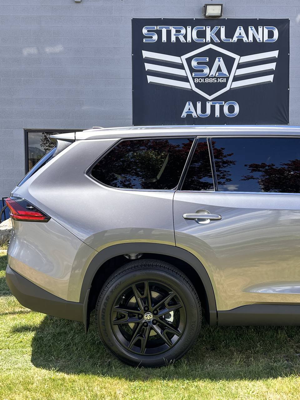 Used 2025 Toyota Grand Highlander AWD Hybrid w/ Blackout Package (GST) image 6