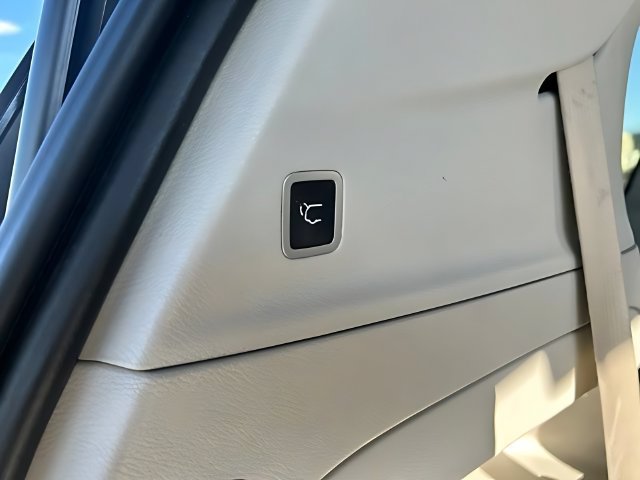 Used 2022 Chrysler Pacifica Touring-L FWD image 16