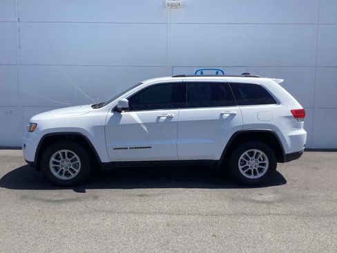 Used 2018 Jeep Grand Cherokee Laredo AWD/4WD image 2
