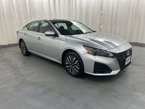 Used 2023 Nissan Altima 2.5 SV w/ SV Premium Package AWD/4WD image 1
