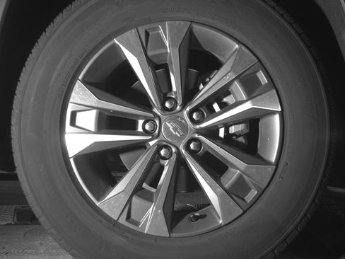 Used 2025 Chevrolet Equinox LT FWD image 13