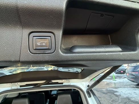 Used 2022 GMC Acadia SLT w/ Trailering Package image 35