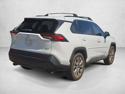 Used 2019 Toyota RAV4 XLE Premium FWD image 5
