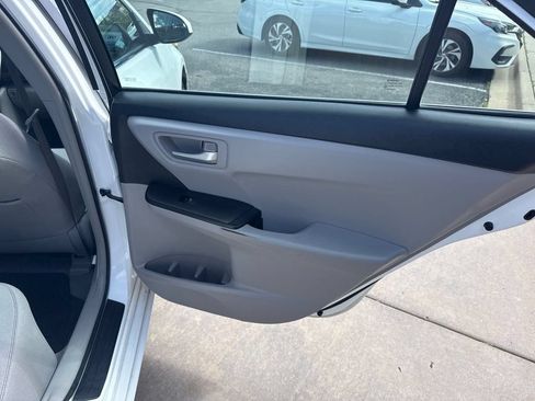 Used 2017 Toyota Camry LE FWD image 17