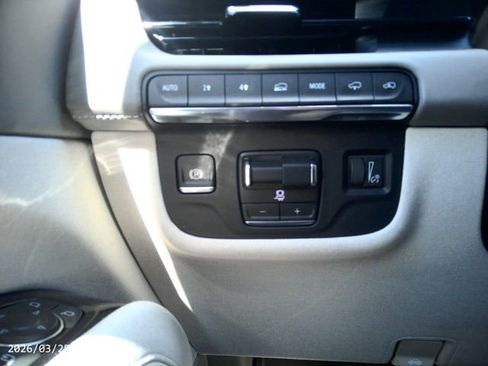Used 2022 Cadillac Escalade Luxury w/ LPO, Floor Liner Package AWD/4WD image 21