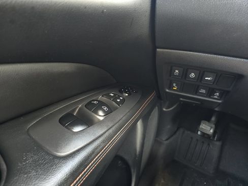 Used 2019 Nissan Pathfinder SL AWD/4WD image 23