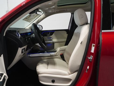 New 2026 Mercedes-Benz GLB 250 4MATIC image 14