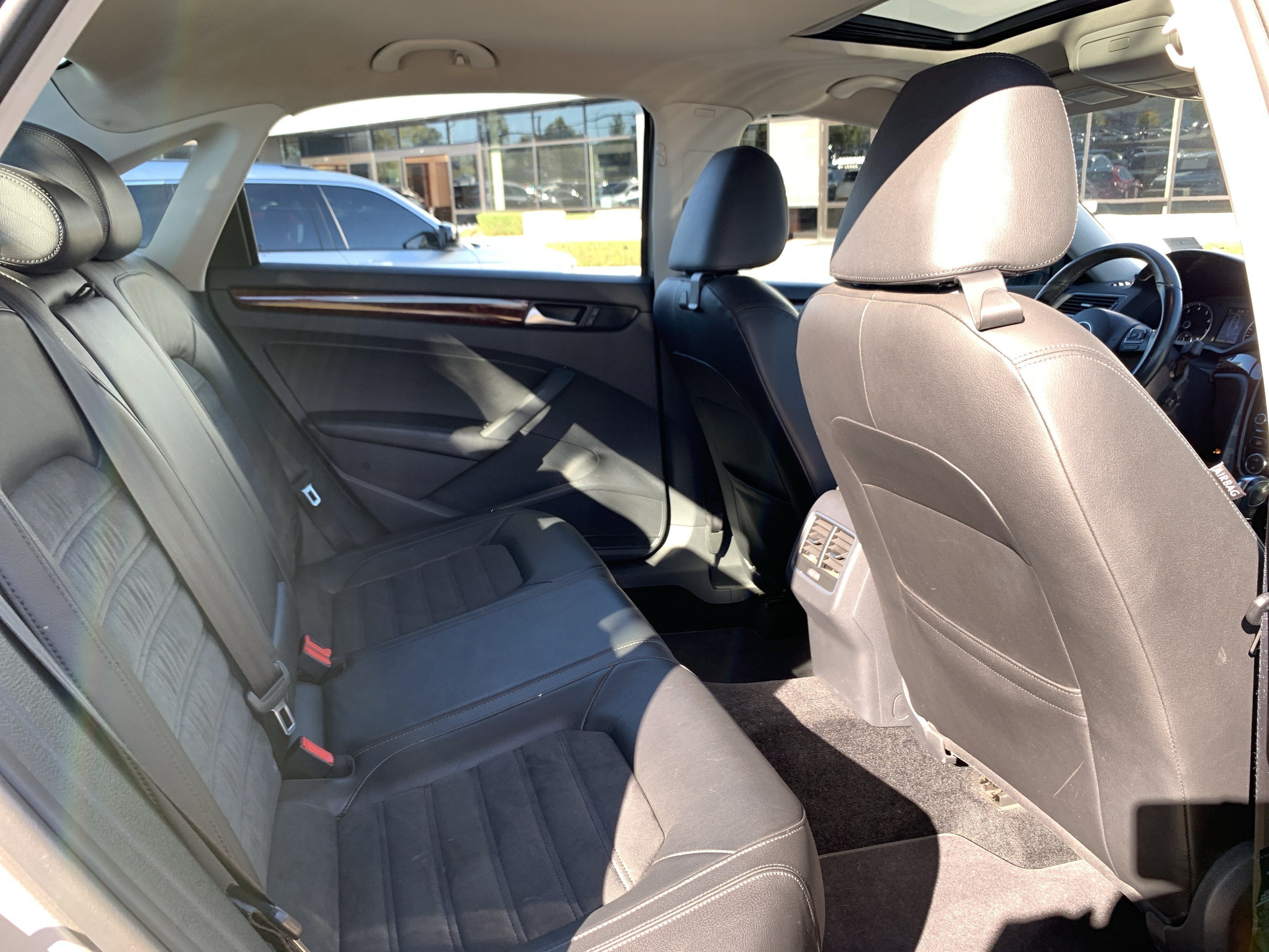 Used 2013 Volkswagen Passat 3.6 SEL Premium FWD image 33