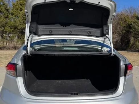 Used 2022 Toyota Corolla LE image 5