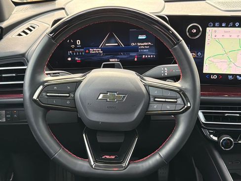 Used 2025 Chevrolet Traverse RS FWD image 24