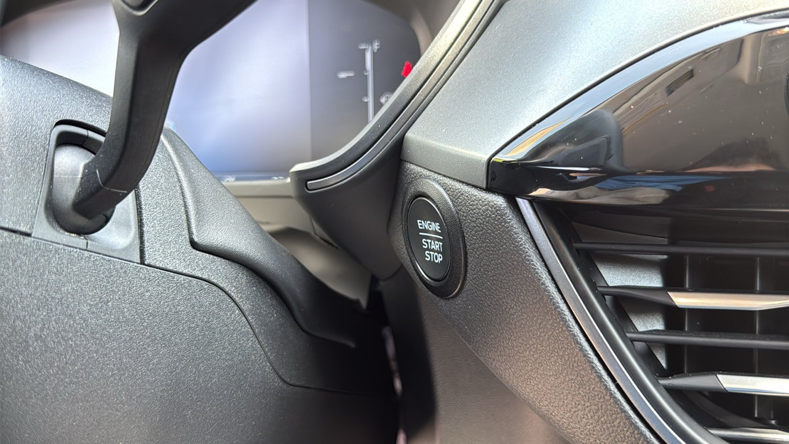 Used 2025 Ford Escape Active AWD/4WD image 19
