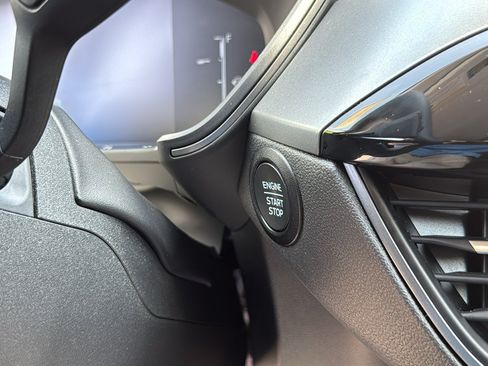 Used 2025 Ford Escape Active AWD/4WD image 19