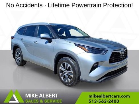 Used 2023 Toyota Highlander XLE AWD/4WD image 1