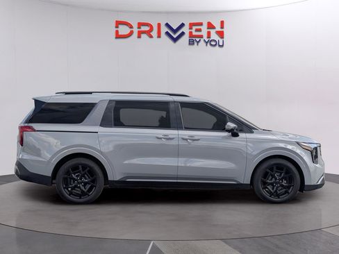 Used 2026 Kia Carnival SX w/ SX Dark Edition Package image 6