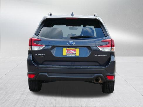 Used 2019 Subaru Forester Premium AWD/4WD image 6