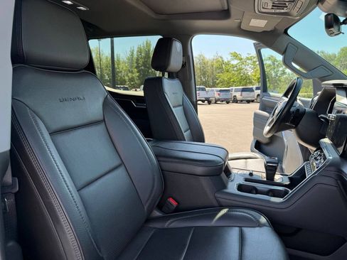 Used 2023 GMC Sierra 1500 Denali w/ Technology Package AWD/4WD image 16