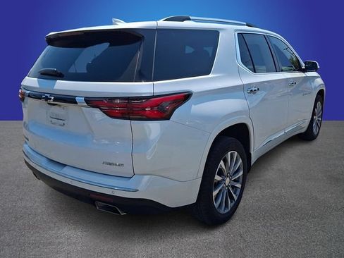 Used 2023 Chevrolet Traverse Premier FWD image 4
