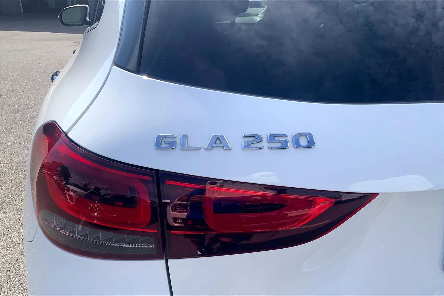 Used 2021 Mercedes-Benz GLA 250 4MATIC image 32