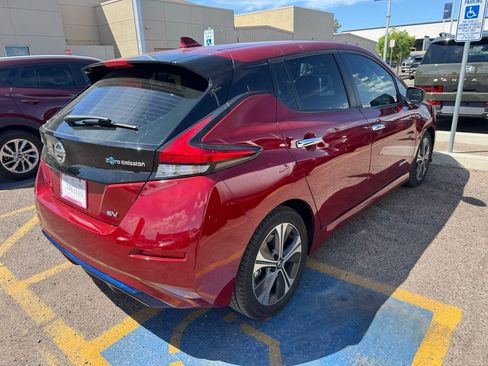 Used 2018 Nissan Leaf SV w/ SV Technology Package image 3