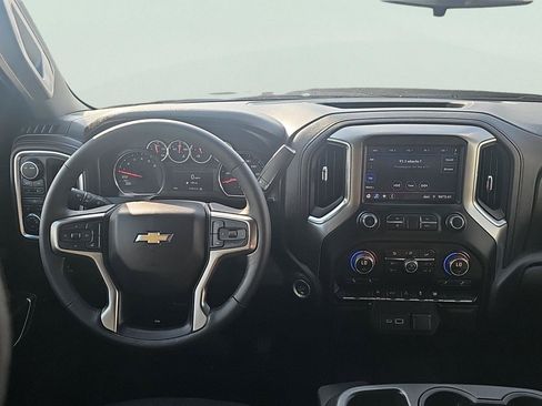 Used 2021 Chevrolet Silverado 1500 LT AWD/4WD image 16