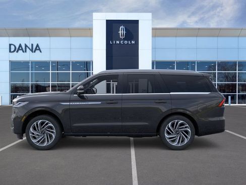 New 2026 Lincoln Navigator Reserve image 3